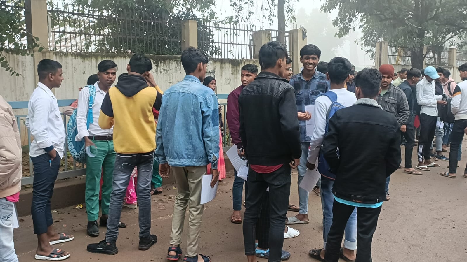 आज से बिहार में मैट्रिक परीक्षा शुरु, पूरे राज्य से 17 लाख परीक्षार्थी लेंगे हिस्सा, पढ़ें क्यों जूता-मोजा पहनने पर बोर्ड ने लगाया प्रतिबंध