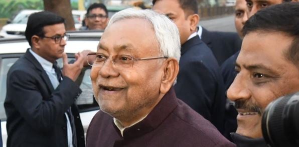 बीजेपी के साथ नीतीश के जाने पर बौखला गया एक युवक, सनकी ने बम से उड़ाने की दे डाली धमकी, पढ़िए