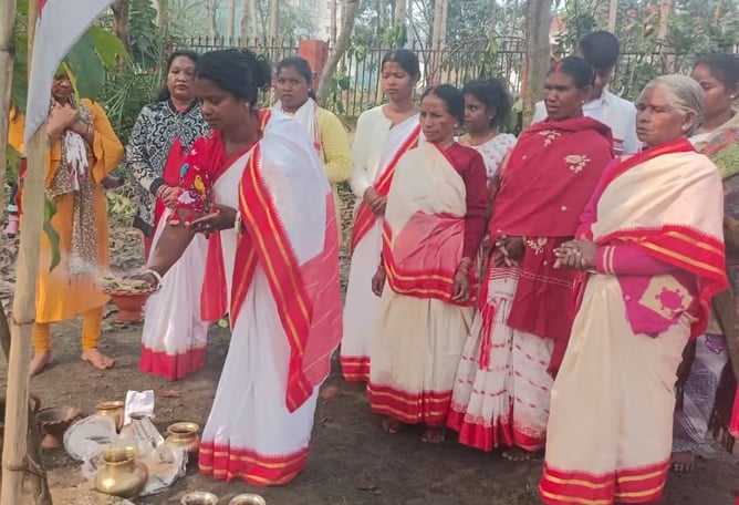 हेमंत की रिहाई के लिए महिलाओं का तप, सरना स्थल पर पूजा-पाठ कर मांगी बेगुनाही की दुआ