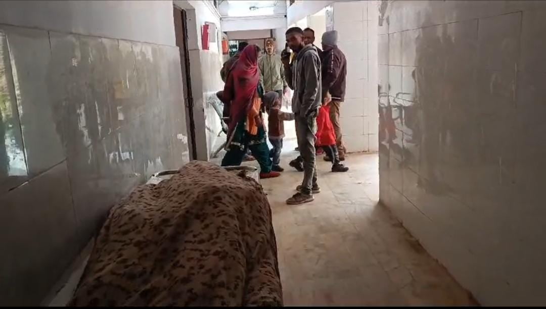 बेमौसम बारिश से लोहरदगा में बड़ा हादसा! कुहांसे की वजह से सात फीट नीचे गढ्ढे में गिरा ट्रैक्टर, एक की मौत