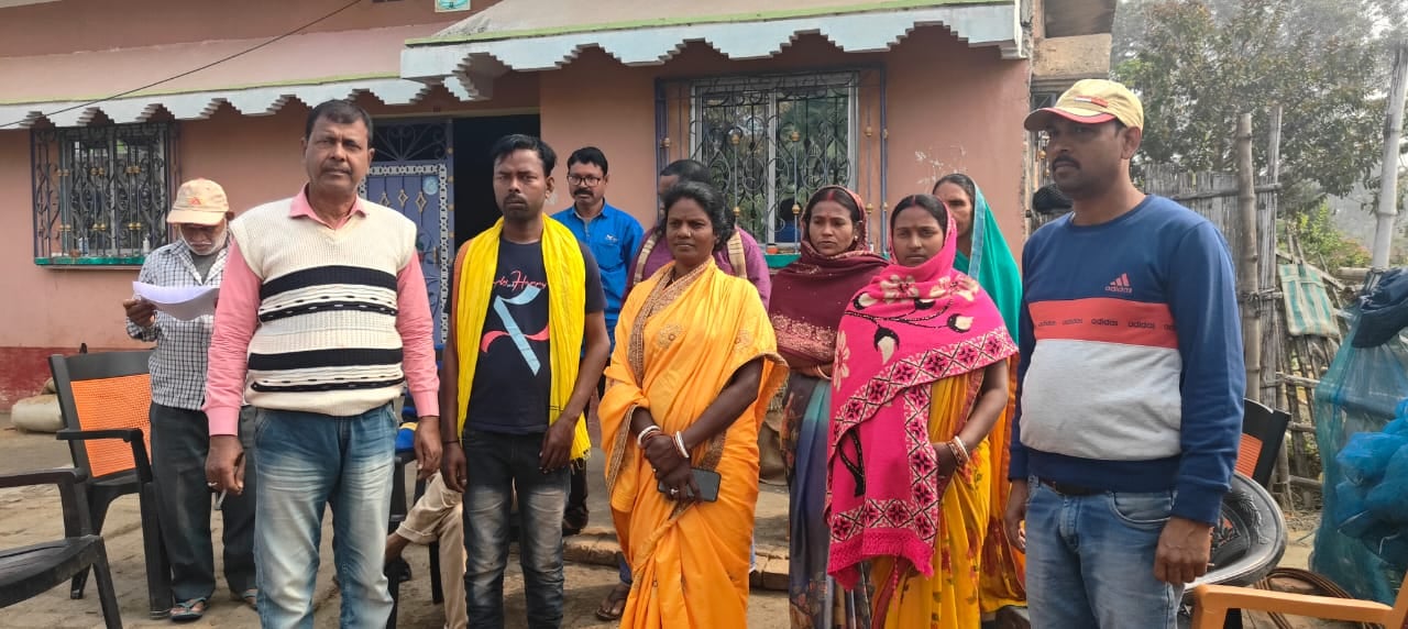 साहिबगंज में उड़ रही है हेमंत सोरेन के ड्रीम प्रोजेक्ट अबुआ आवास योजना की धज्जियां ! लाभुकों से अधिकारी वसूल रहे हैं पैसे, पढ़ें कैसे हुआ खुलासा