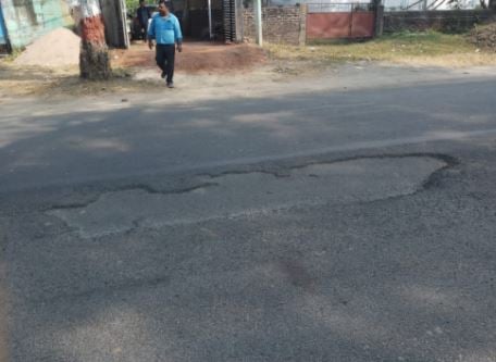 सीएम से कह रही पलामू की सड़कें, हुजूर फिर आइए कि सुधरे दशा हमारी