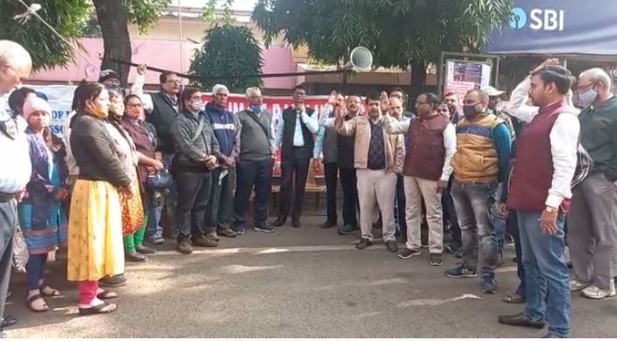 देशभर  में आज और कल बैंक हड़ताल, 2400 करोड़ के ट्रांजैक्शन पर पड़ेगा असर