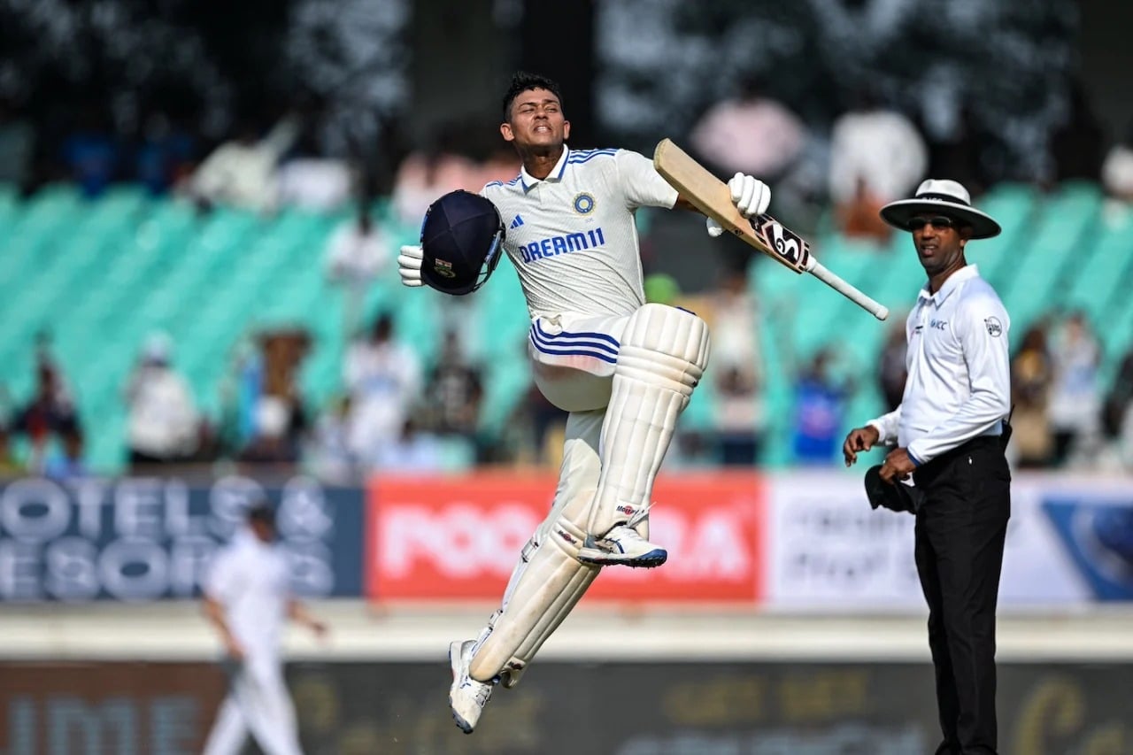 सिराज के बाद यशस्वी ने अंग्रेजों को दिन में दिखाए तारे, ताबड़तोड़ बल्लेबाजी कर जड़ा तूफानी शतक