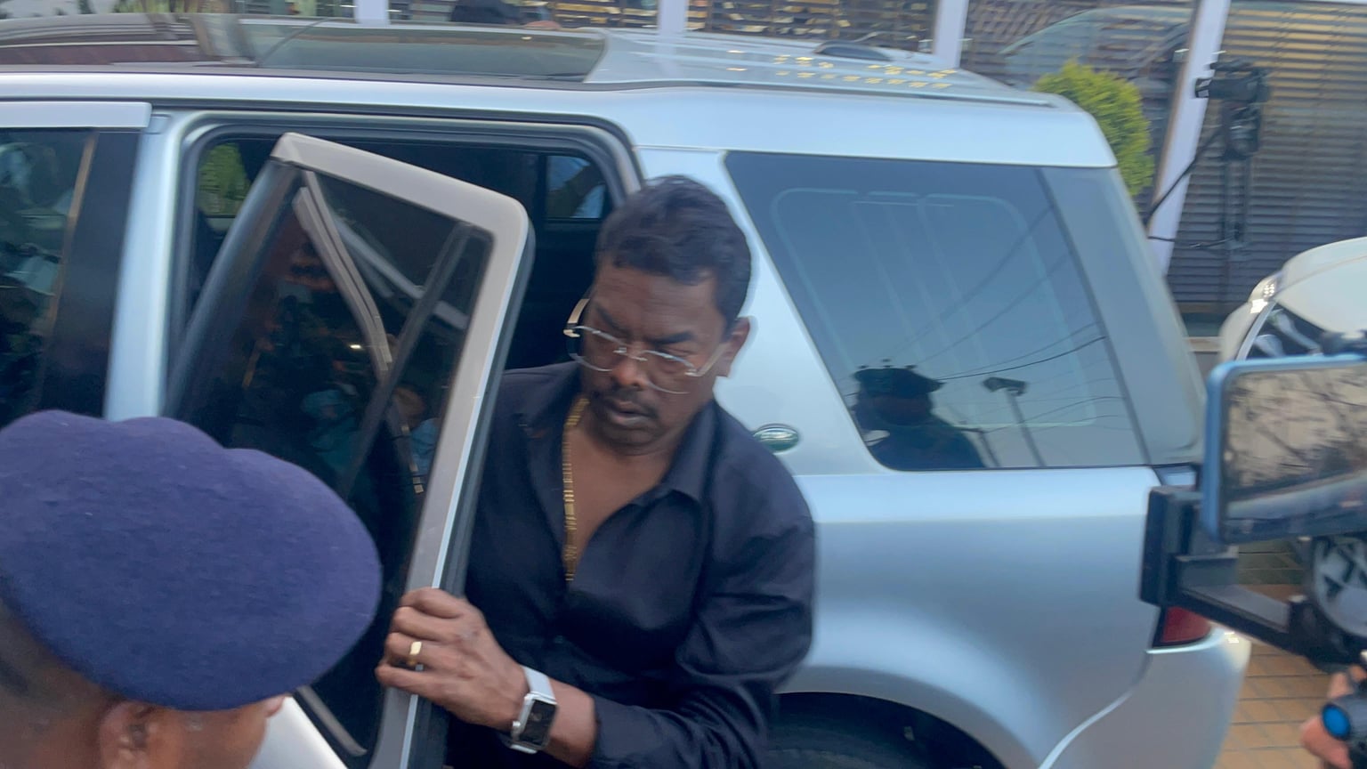 Big Update- नाराज विधायकों से मिलने पहुंचे बसंत सोरेन, राजधानी रांची के रासो होटल में बैठक कर रहे हैं विधायक