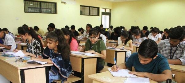 झारखंड बोर्ड परीक्षा : भौतिकी के पेपर लीक होने का दावा , छात्रों ने लगाया आरोप- सोशल मीडिया पर इम्तहान से पहले ही पेपर वायरल