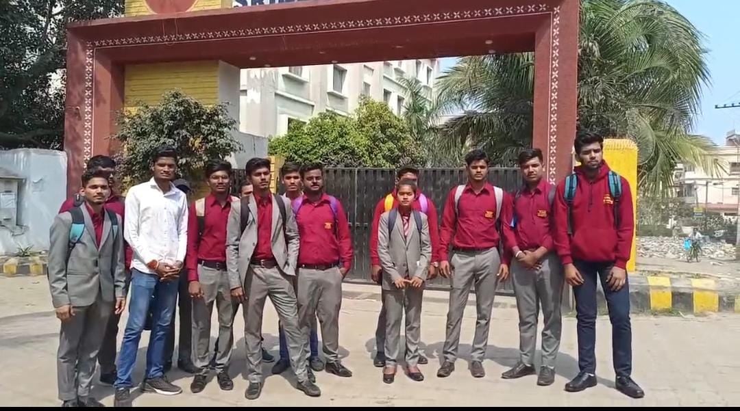 सरायकेला:श्रीनाथ यूनिवर्सिटी की मनमानी! पहले सेमेस्टर की फीस जमा होने के बाद भी 20 बच्चों को परीक्षा देने से किया वंचित, पढ़ें वजह