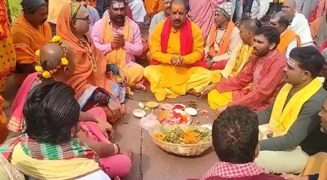 हेमंत सोरेन की रिहाई को लेकर बाबा बैद्यनाथ में की गई विशेष पूजा अर्चना, 101 पुरोहितों ने किया अनुष्ठान