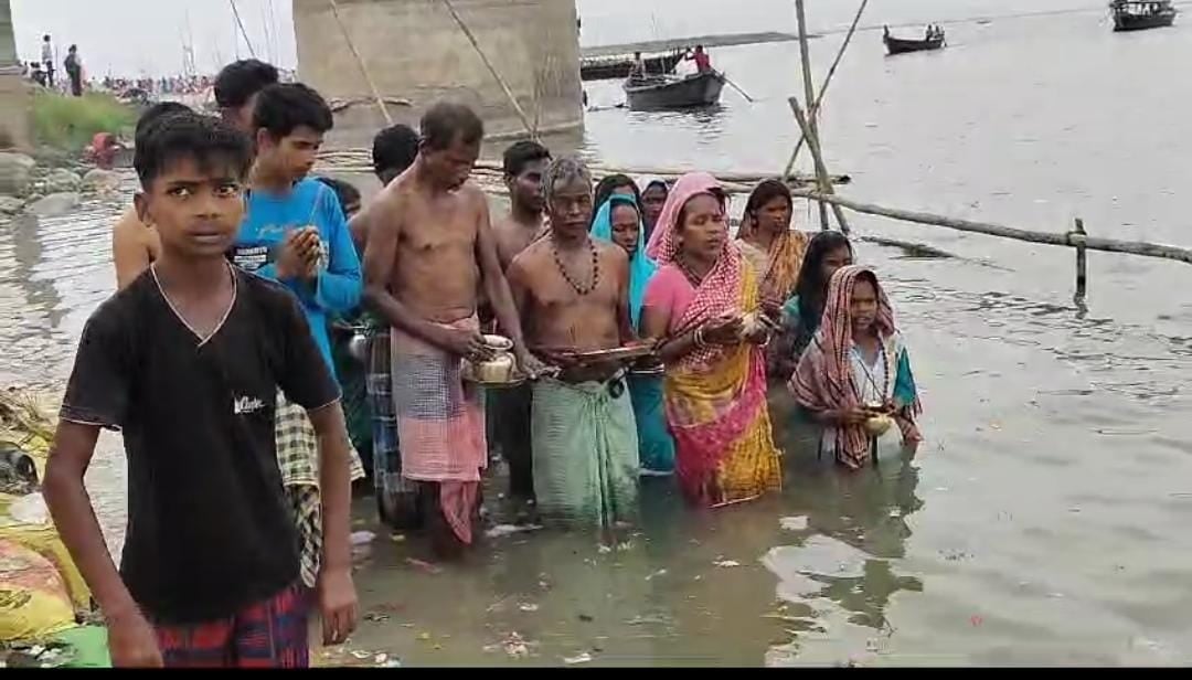 साहिबगंज:राजकीय माघी पूर्णिमा मेला में उमड़ी लाखों श्रद्धालुओं की भीड़,श्रद्धालुओं ने लगाई आस्था की डुबकी