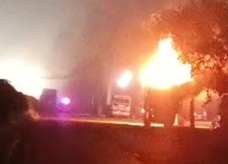 रांची-पटना एनएच पर आग का गोला बना कंटेनर, ड्राइवर ने कूद कर बचाई जान