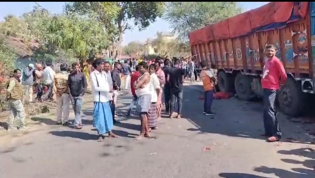 देवघर में दर्दनाक सड़क हादसा! ट्रक और बाइक की टक्कर में दो युवकों की मौत,पढ़ें पूरा मामला