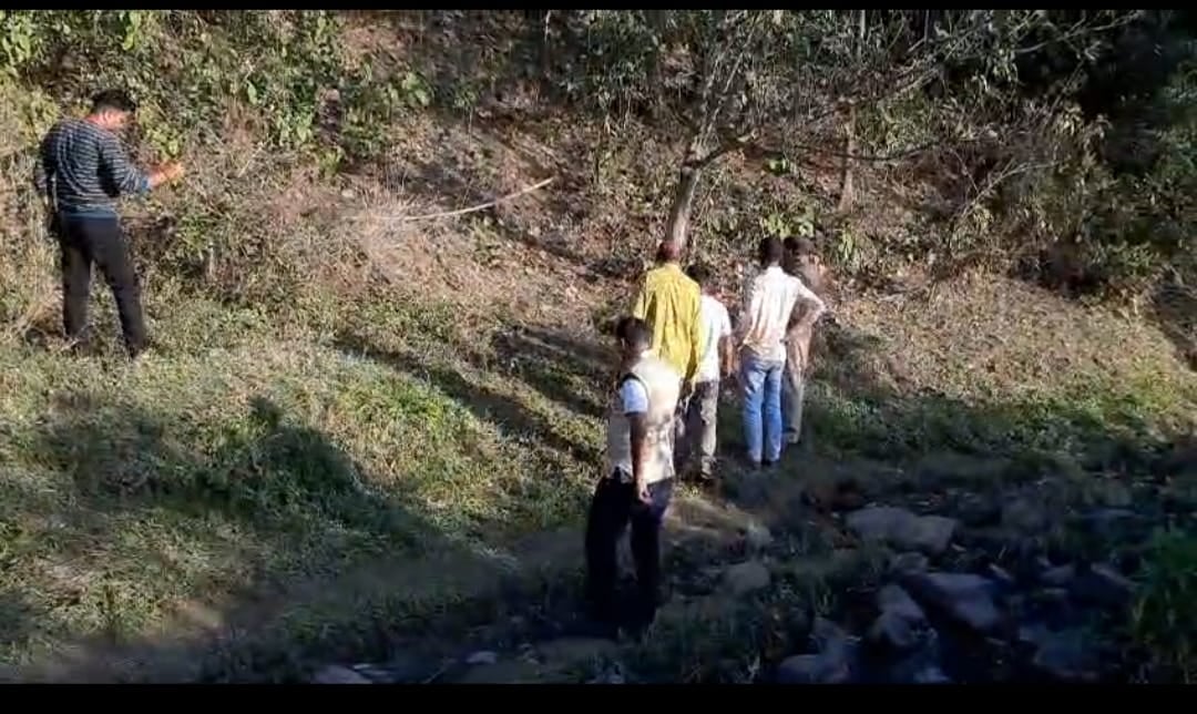 शर्मनाक! धनबाद में कई दिनों से लापता दो साल की बच्ची का आधा अधूरा शव बरामद, किसने की हत्या और क्यों पुलिस पर भड़के परिजन, पढ़ें विस्तार से