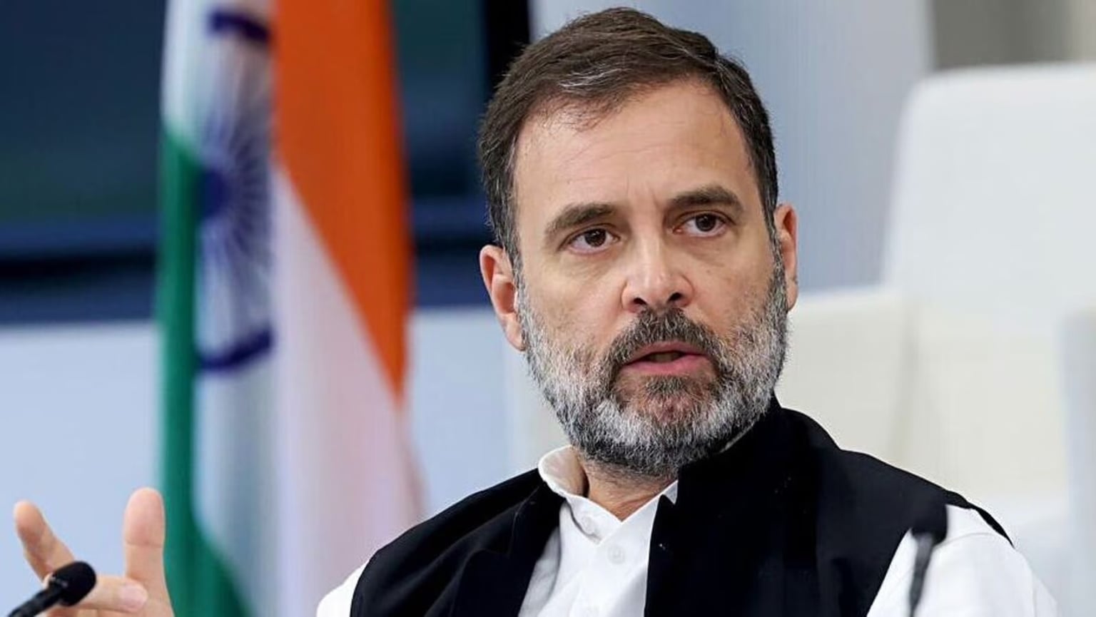 पीएम चेहरे के रुप में 67 फीसदी लोगों की पसंद राहुल! 21 फीसदी के साथ पीएम मोदी दूसरे स्थान पर, सर्वे डिलीट करने पर कांग्रेस ने कसा तंज