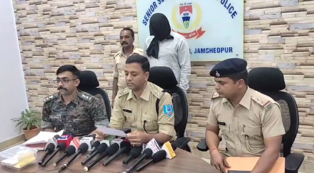 जमशेदपुर पुलिस की बड़ी सफलता, आधार कार्ड से ठगी करने वाले मास्टरमाइड को पुलिस ने किया गिरफ्तार