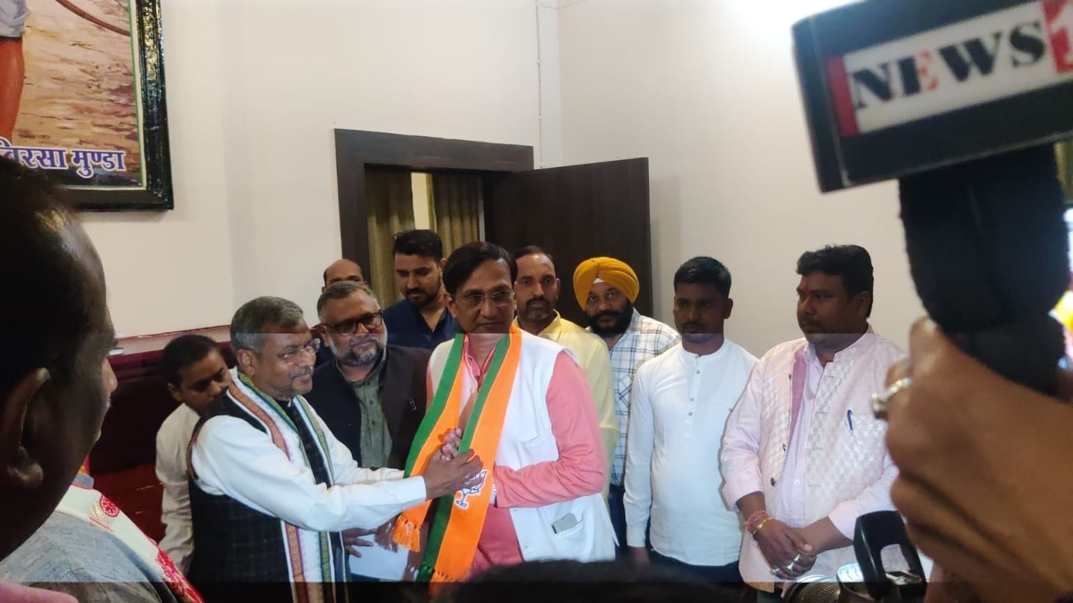 Breaking News:-झारखंड कांग्रेस को झटका, जामताड़ा कांग्रेस अध्यक्ष हरिमोहन मिश्रा ने थामा भाजपा का दामन, विधायक इरफान को ठहराया जिम्मेदार