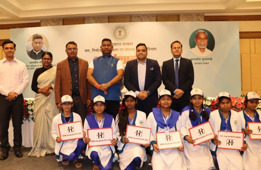 Jobs in Jharkhand:- अगले तीन महीने में झारखंड में होंगी नौकरियां ही नौकरियां, जानिए किस मंत्री ने किया एलान