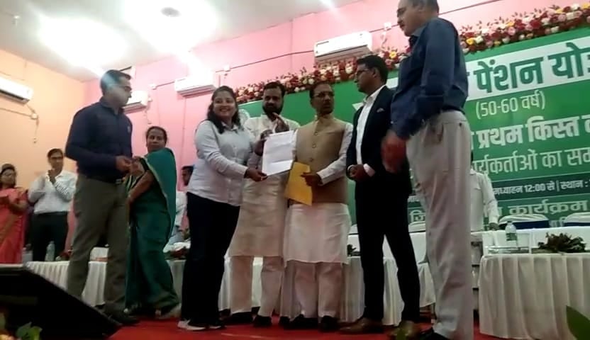 देवघर में भी सर्वजन पेंशन योजना की शुरुआत हुई,19 हज़ार लाभुकों को मिला प्रथम किस्त का भुगतान