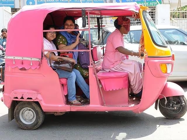 Women’s Day पर सुनिए महिला पिंक ऑटो चालक कि कहानी,  अपनी कामों से समाज और महिलाओं को कर रही जागरूक