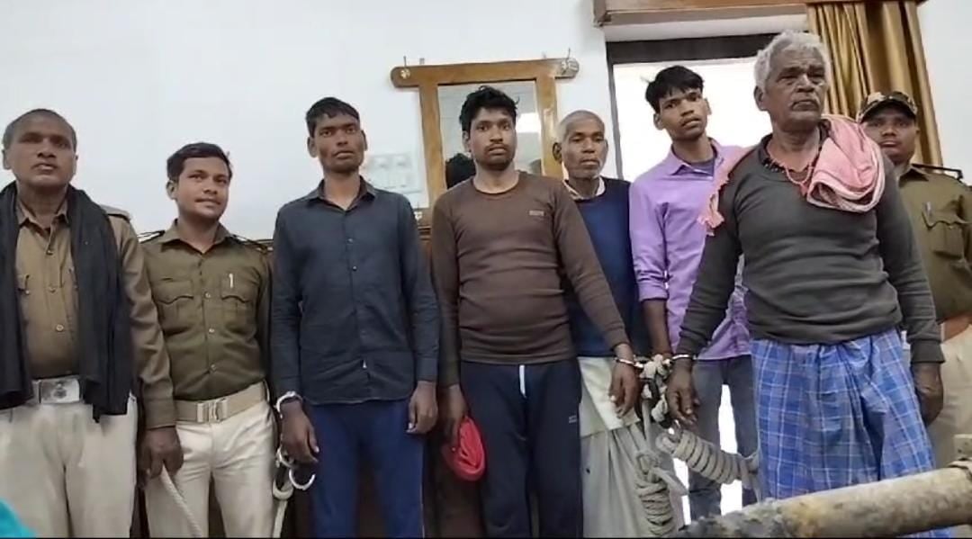 कैमूर पुलिस ने अवैध मिनी गन फैक्ट्री का किया खुलासा, हथियार बनाने के उपकरण के साथ 5 को किया गिरफ्तार