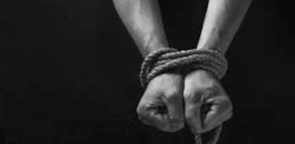 इंसानियत को झकझोर देने वाली खबर, मां नहीं चुका पाई कर्ज, तो नाबालिग बेटे को उठाकर ले गए, पढ़िए पूरा मामला