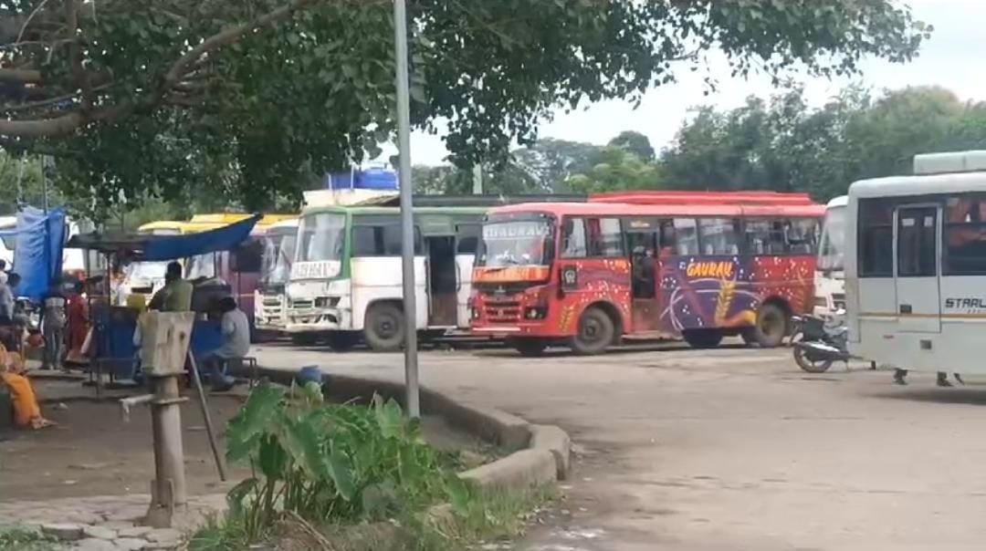 गुमला:सरकार की उदासीनता का दंश झेल रहा ललित उरांव बस स्टैंड! देखरेख के अभाव में दयनीय हुई हालत,लोगों में आक्रोश