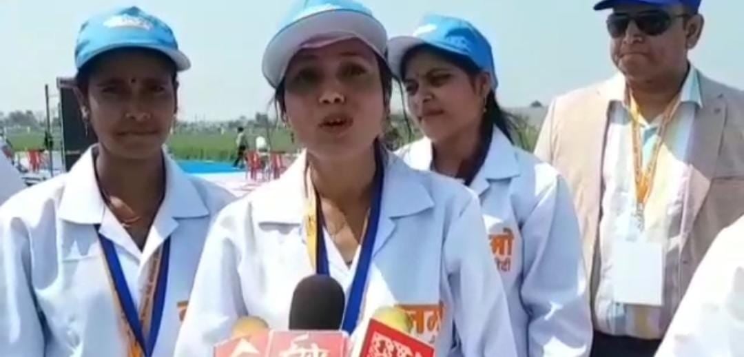 Bihar News : बिहार में रंग ला रही है केंद्र सरकार की योजनाएं!  अब कृषि क्षेत्र में भी विजय पताका लहराने को तैयार हैं महिलाएं, पढ़ें कैसे ड्रोन पायलट बन हो रहीं हैं आत्मनिर्भर