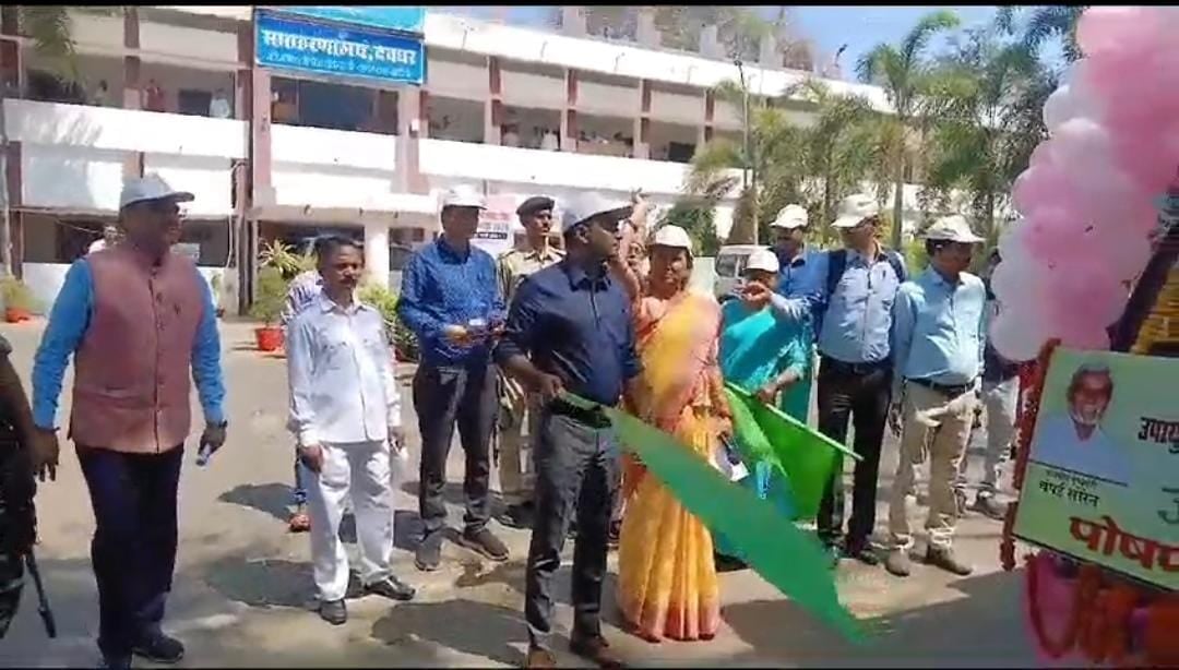 अब कुपोषण मुक्त बनेगा देवघर! डीसी ने जागरूकता रथ को दिखाई हरी झंडी,पढ़ें स्वास्थ्य के प्रति कैसे जागरूकता फैलाएगा रथ