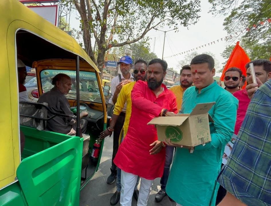 CAA झांकी है, NRC और UCC अभी बाकी है! जमशेदपुर में नागरिकता संशोधन अधिनियम बिल के समर्थन में बांटा गया लड्डू, पढ़ें लोगों ने क्या कहा