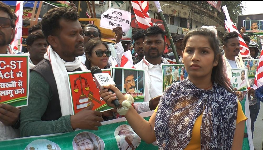 सरना धर्म स्थल पर आरएसएस का झंडा! जेल का फाटक टूटेगा हेमंत सोरेन छूटेगा, आदिवासी संगठनों के आक्रोश मार्च में गूंजते नारे