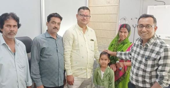 बच्ची के गले में अटक गया था सिक्का , दो दिन तक इलाज के लिए भटकती रही मासूम फिर जानिए क्या हुआ