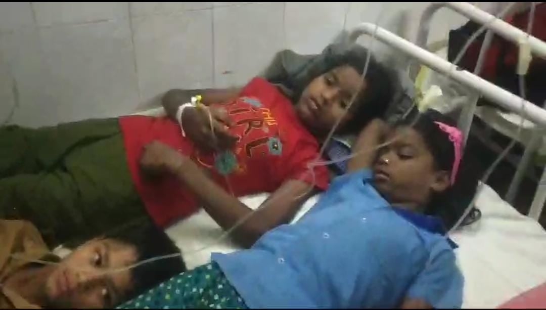 अररिया:मिड डे मिल का खाना खाने से बिगड़ी  4 दर्जन बच्चों की तबीयत, अस्पताल में कराया गया भर्ती, पढिए फिर आगे क्या हुुआ
