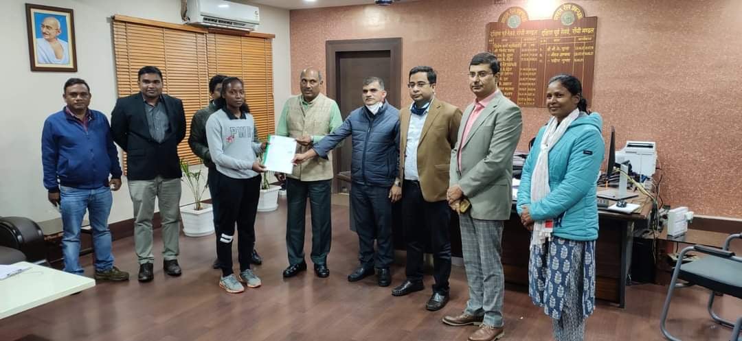 महिला हॉकी खिलाड़ी प्रिया डुंगडुंग को रेलवे में मिली नौकरी, सिमडेगा की तीसरी खिलाड़ी को मिला सम्मान