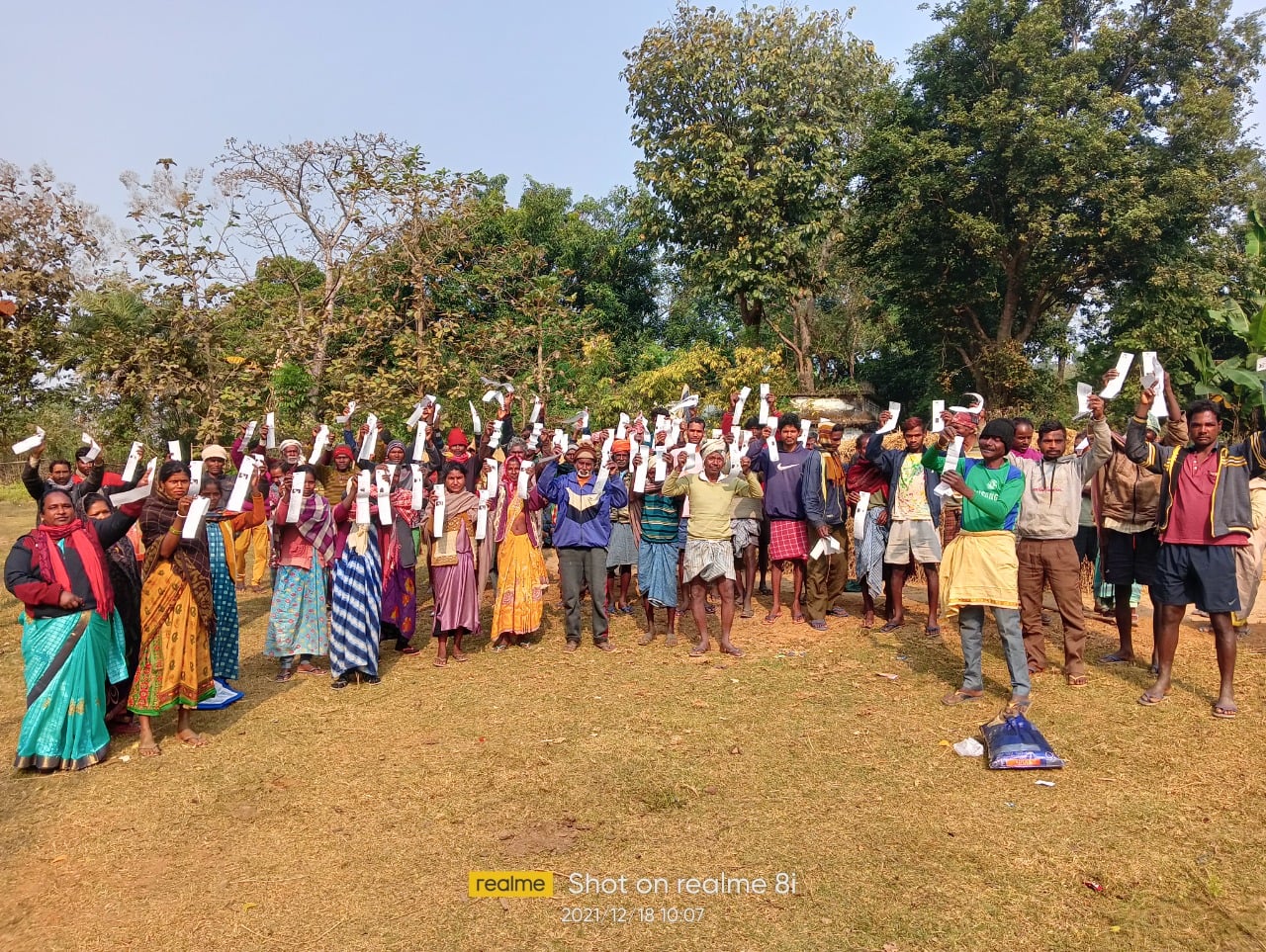एक बल्ब जलाने पर बिजली विभाग ने भेजा दस हजार का बिल, खेत बेच कर बिल जमा करेगा आदिवासी !