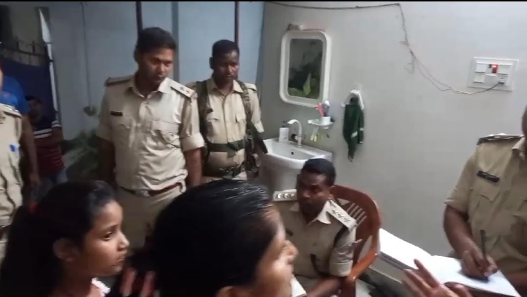 साहिबगंज में फिर बढ़ा डकैतों का आतंक! डकैतों ने बंदूक दिखाकर एक घर में मारा डाका, फिर नगद और जेवरात लेकर हुए फरार