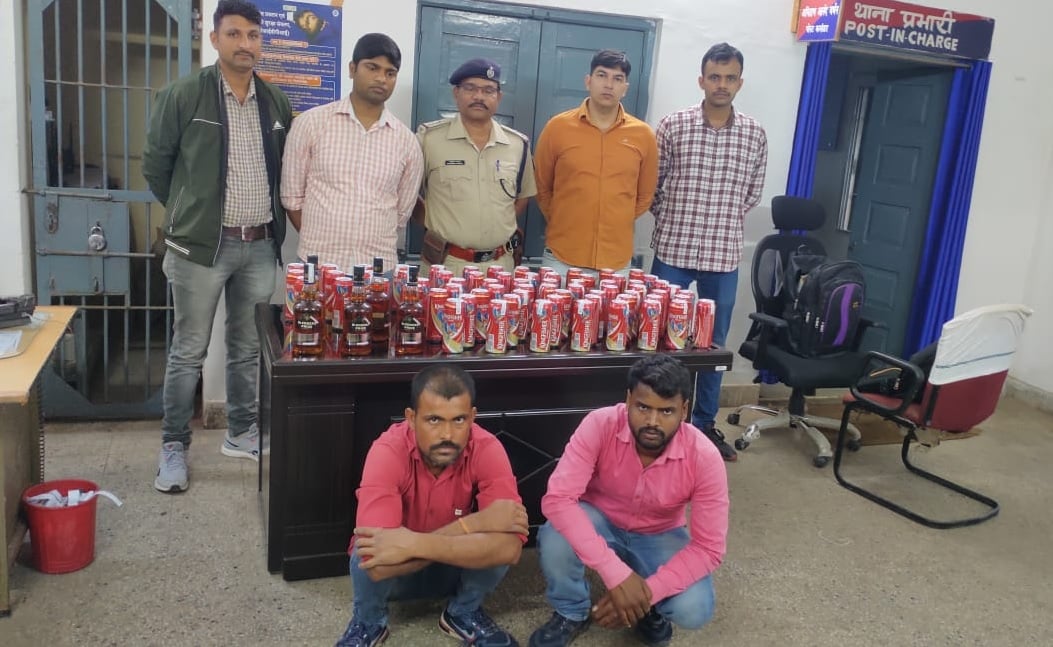 Ranchi : होली से पहले आरपीएफ ने शराब के साथ दो आरोपियों को किया गिरफ्तार, बिहार में महंगे कीमत पर बेचने की फिराक में थे तस्कर