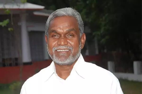 BREAKING: राजनीतिक उठापटक के बीच जेल में हेमंत से मिले सीएम चंपई सोरेन