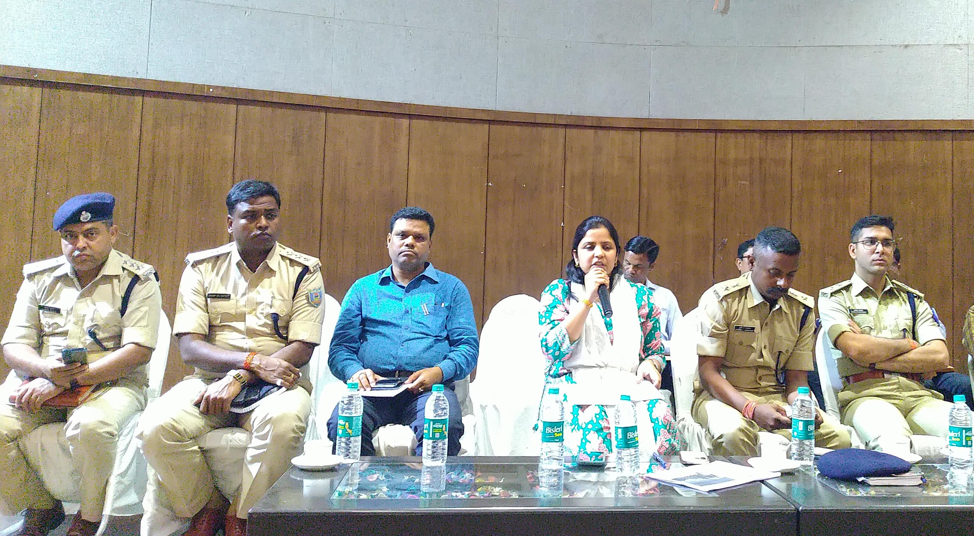 DHANBAD : आदर्श आचार संहिता को कड़ाई से लागू कराने के लिए जिला व पुलिस प्रशासन हुआ सक्रिय, दस लाख से अधिक बरामद होने पर आयकर विभाग को करे सूचित