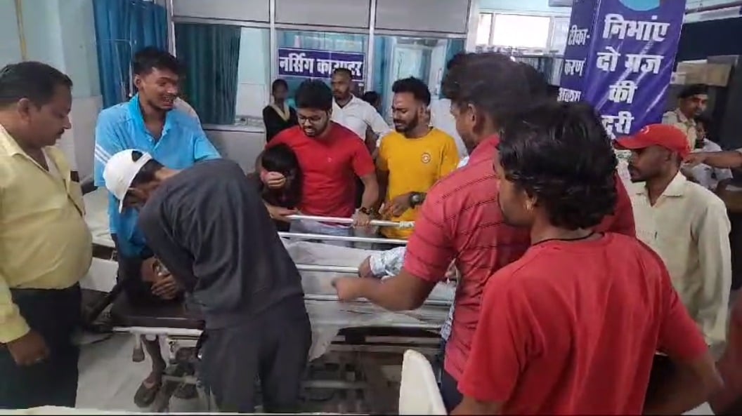 11 हजार वोल्ट बिजली के चपेट में आने से युवक की मौत, चुनाव जागरुकता अभियान का लगा रहा था पोस्टर