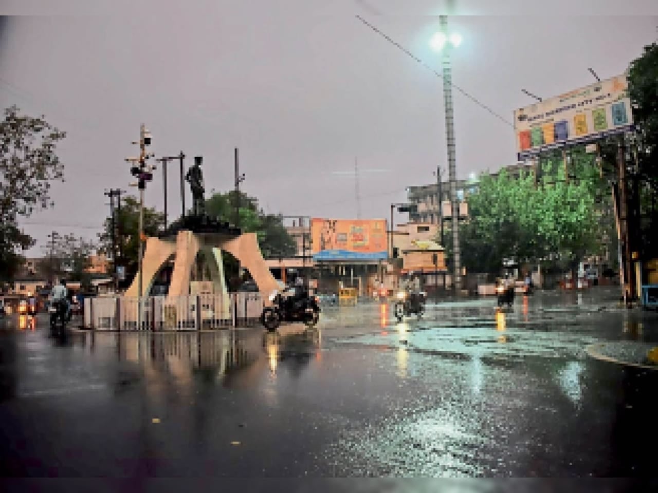 फीकी होगी 2024 की होली: मार्च के महीने में स्वेटर और जैकेट,यह कहावत नहीं बल्कि कोयलांचल की हकीकत है