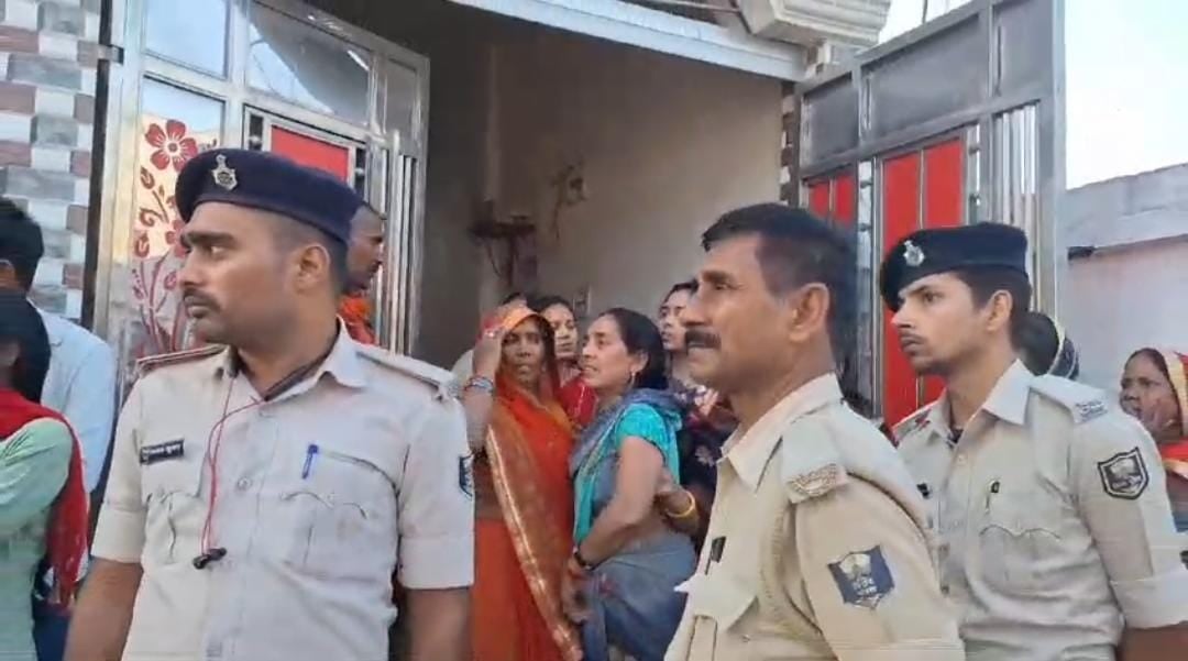 Shocking News from Bihar : गोपालगंज में प्रेमी युगल की हत्या ! एक ही कमरे में मिली दोनों की लाश, जांच में जुटी पुलिस