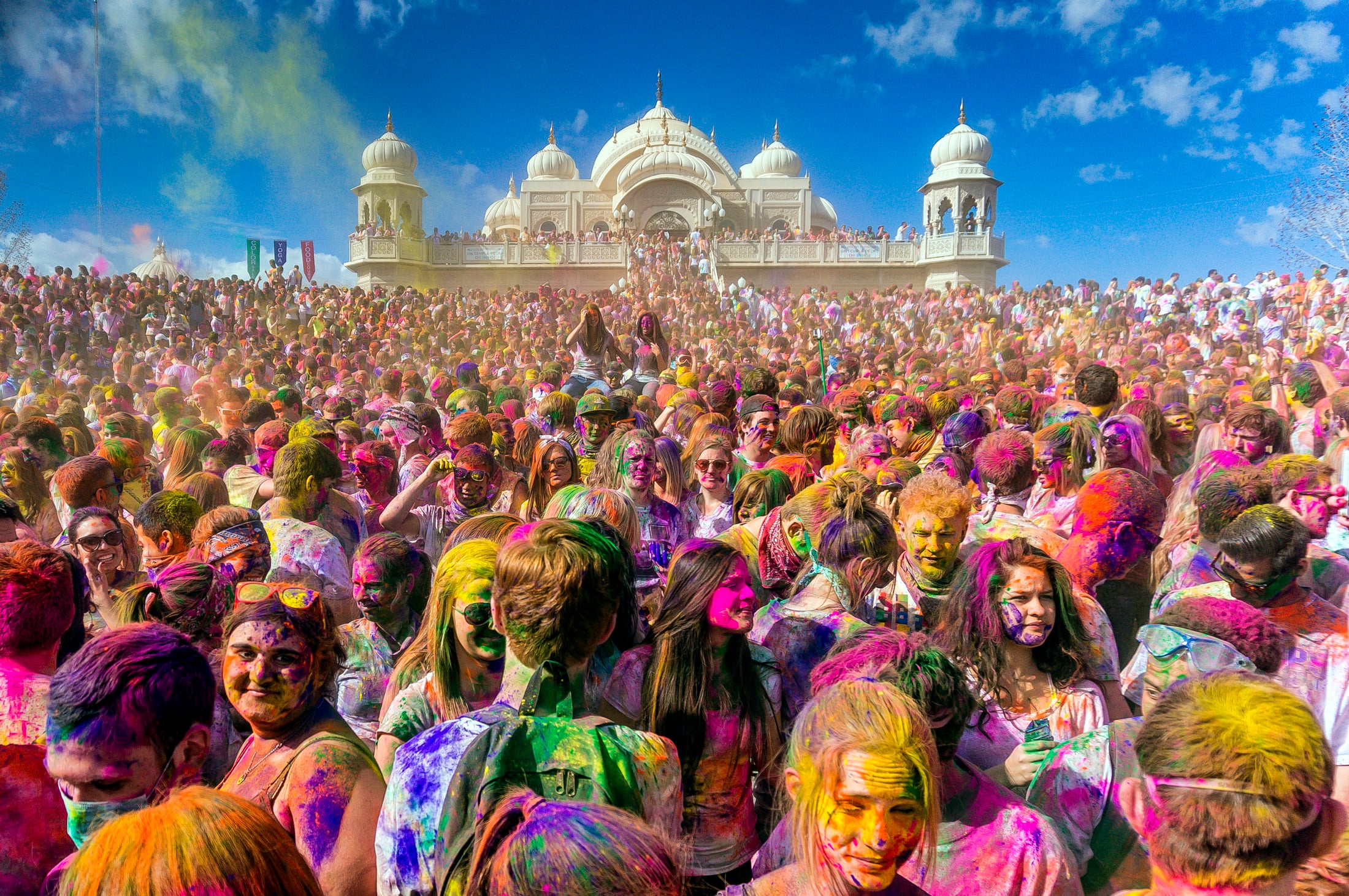 Holi 2024: होली के हुडदंग से पहले जानिए किसे लगाए कौन सा रंग