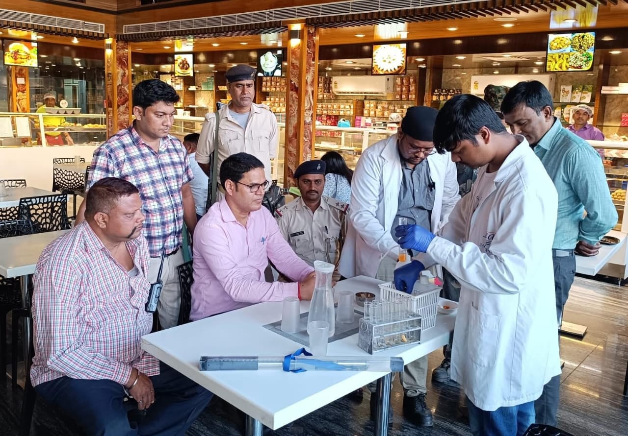 रांची के रेस्टोरेंट और होटलों में मिल रहा मिलावटी खाद्य पदार्थ! सेहत के लिए हो सकता है खतरनाक, ग्यारह को जारी हुआ नोटिस
