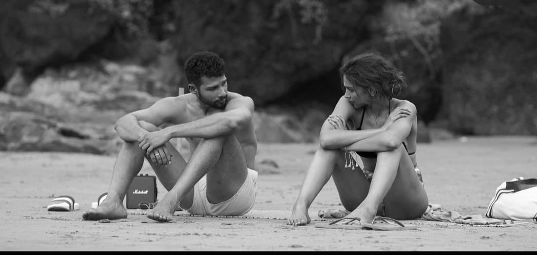 शकुन बत्रा की लंबे अरसे से चर्चा में रही फिल्म का टीजर आउट