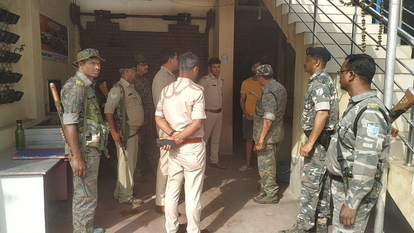 बोकारो: गोमिया के विभिन्न होटलों में पुलिस की छापेमारी, अवैध धंधेबाजों में खौफ, जानिए क्या है पूरा मामला