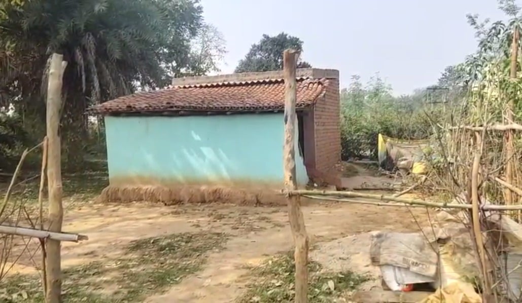 सरायकेला:  चांडिल अनुमंडल क्षेत्र के कुकडू प्रखंड में जंगली हाथियों का उत्पात शुरू, एक घर को किया ध्वस्त