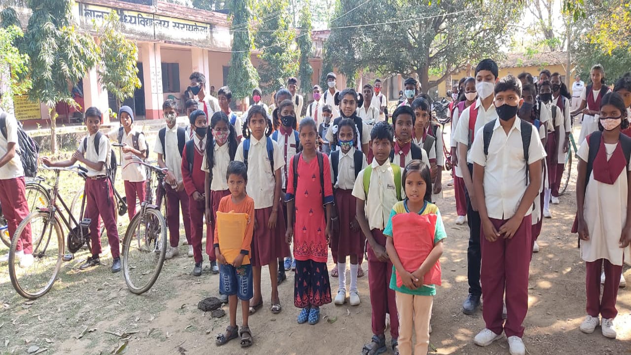 बदलाव: झारखंड के सरकारी स्कूल के बच्चे अब स्कूल पहुंचते ही बोलेंगे जोहार, हर दिन के अभिवादन के शब्द होंगे अलग-अलग