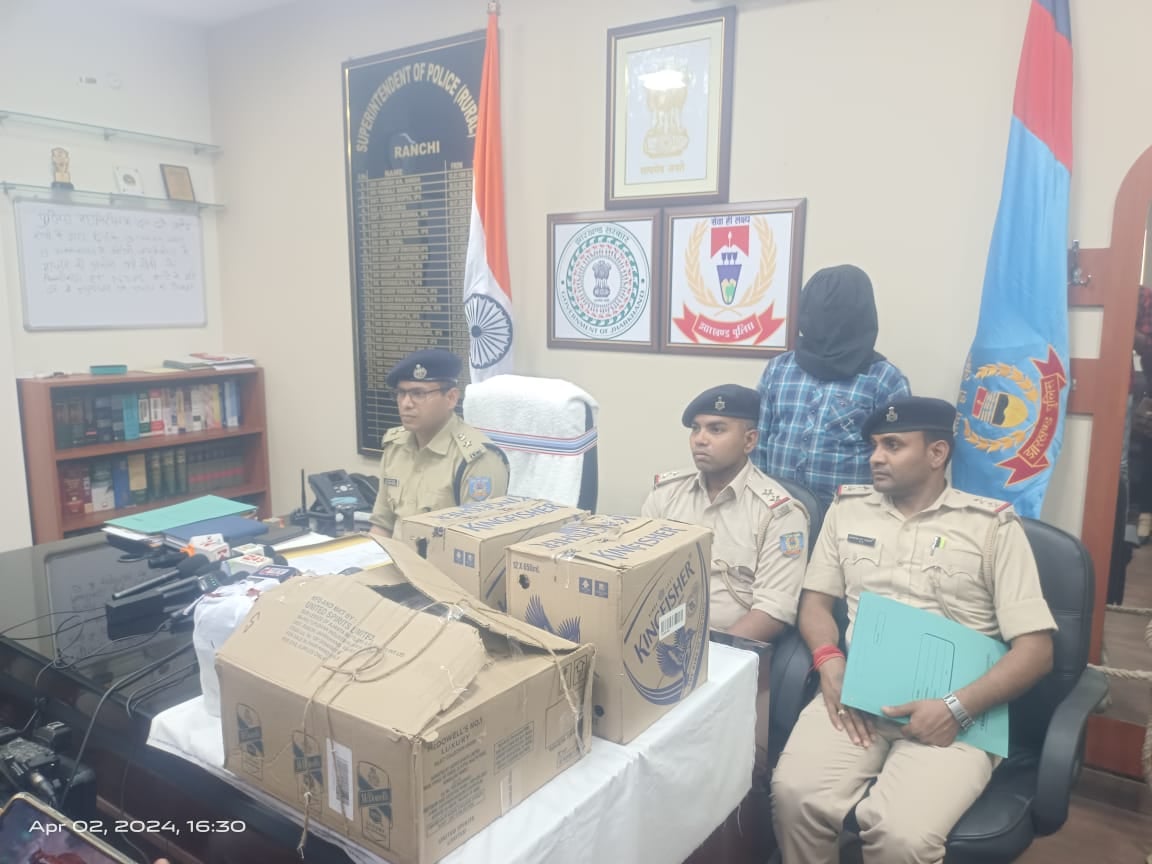 रांची: नशे के सौदागरों पर पुलिस की नकेल! शराब और अफीम के साथ तस्कर गिरफ़्तार