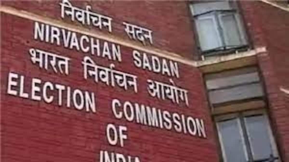 चुनाव आयोग ने देश के 8 जिलाधिकारी और 12 पुलिस अधीक्षक को हटाया, देवघर के एसपी भी शामिल, जानिए विस्तार से