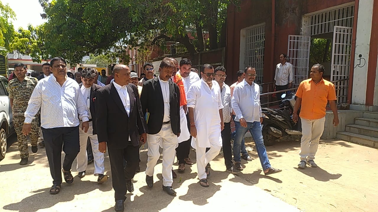 LS Poll 2024 :  गोड्डा सीट को लेकर फील गुड में  निशिकांत दुबे ! कहा - "प्रदीप यादव मेरे लिए दूध भात.. और  झामुमो ने दिया प्रत्यासी तो देवघर में बैठ पियूँगा चाय"