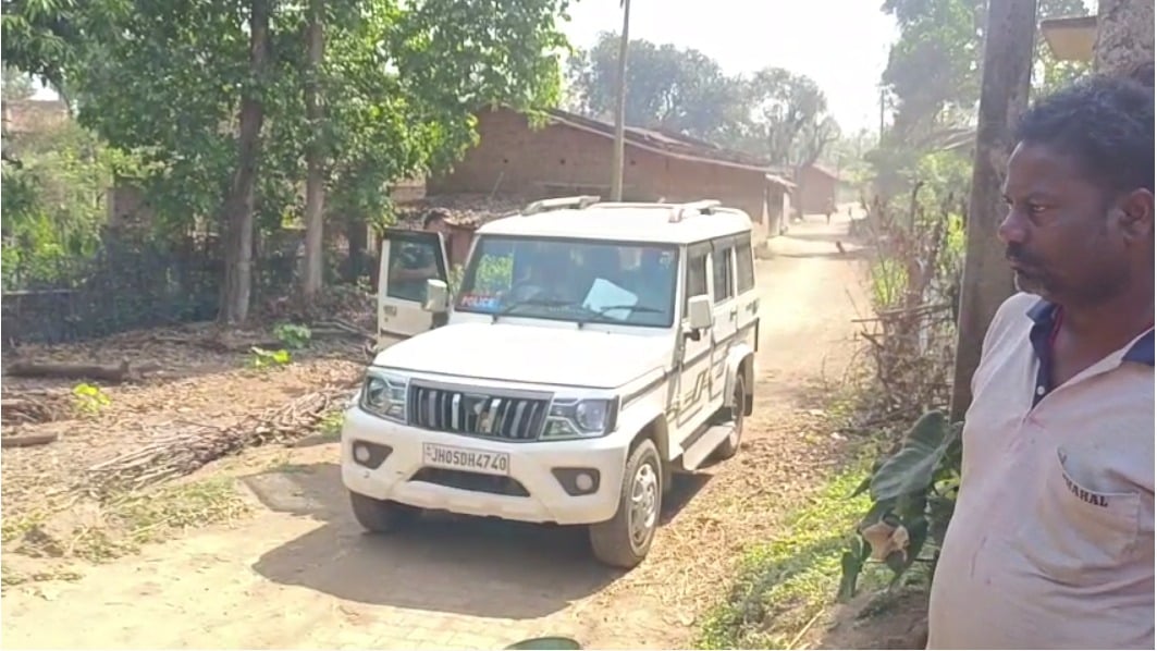 गुरु-शिष्य का रिश्ता हुआ तार-तार, स्कूल में दो नाबालिग छात्रा के साथ करता था गंदी हरकत, शिक्षक फरार